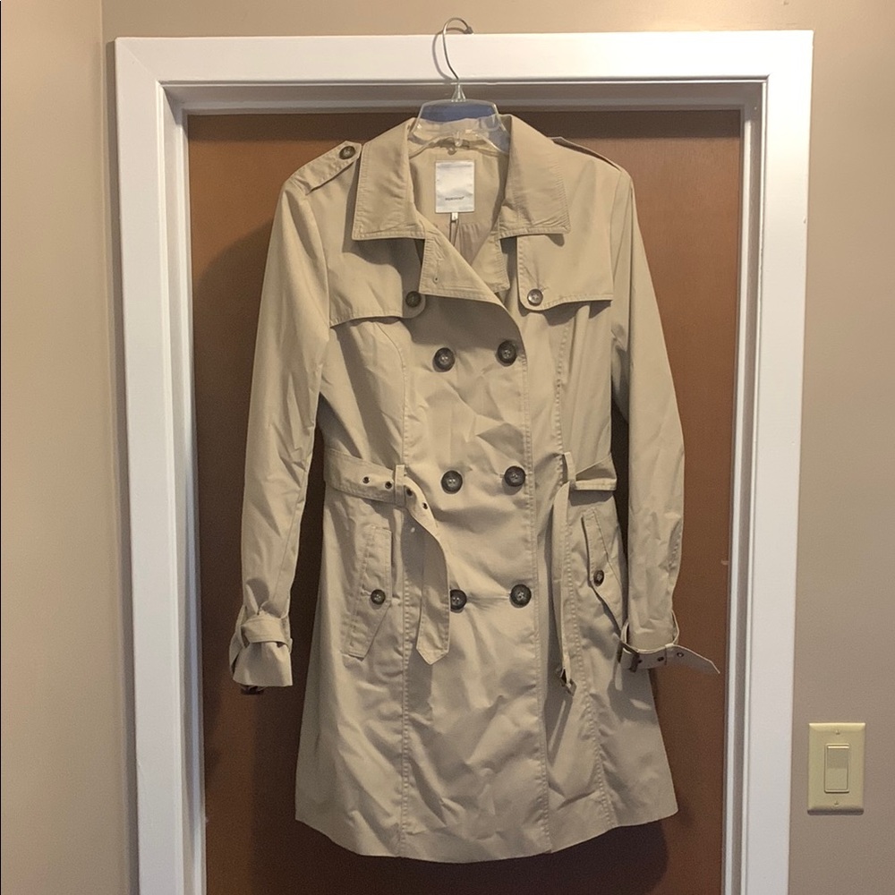 Classic Tan Trench Coat with Belt and Lapels